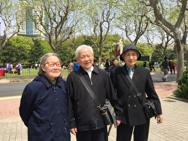 图8  2016年4月，俞宗瑞夫妇回母校参加120周年校庆活动（左为1950届李郁芬学长）.jpg