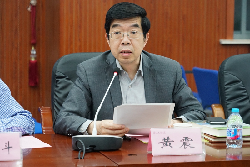 黄震.jpg