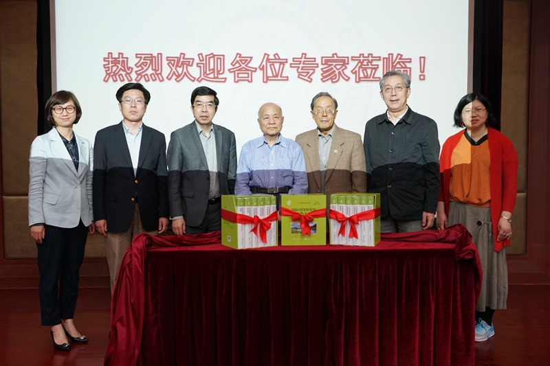 揭幕合影.jpg