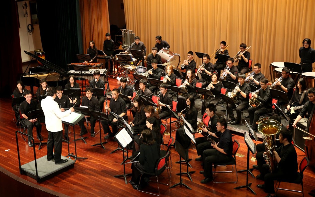 上海交大管乐团与青年萨克斯演奏家薛驭生专场音乐会献演文治堂
