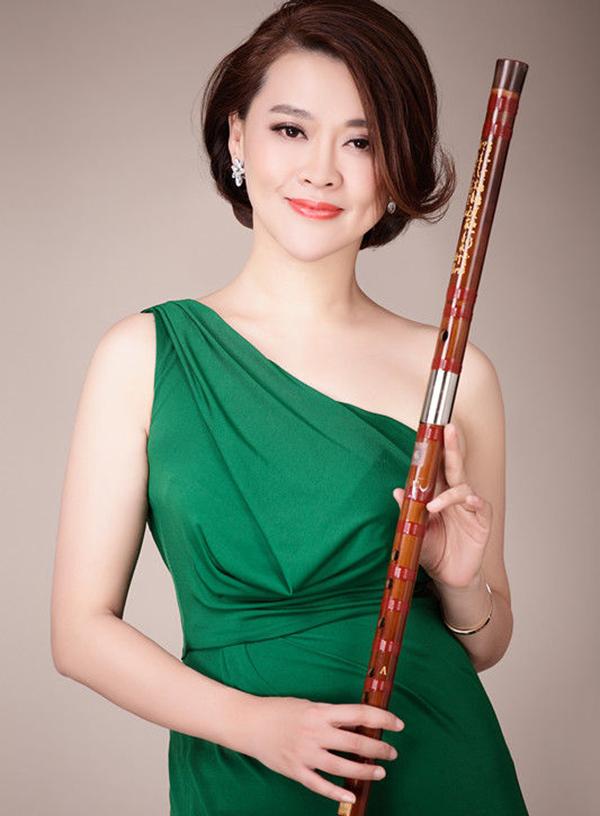 媒体聚焦 正文第一位登场分享的嘉宾是笛子演奏家唐俊乔,她的演奏充满