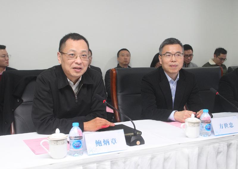 丁奎岭,陈石燕代表双方签署上海交通大学,徐汇区人民政府关于推进