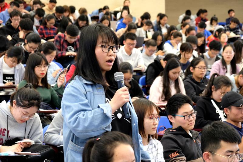 学生提问1.JPG