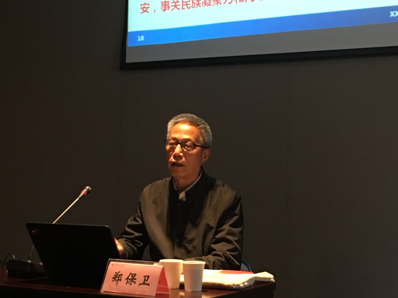 图片4 郑保卫教授为师生讲述《马克思主义新闻观十二讲》编写历程.png