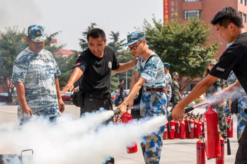 0825-消防灭火演习与安全防范教育讲座 (2).jpg