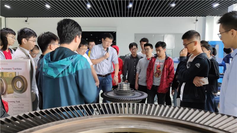 【图1增】2019-09-22 工科平台学生参观临港实验基地@交大航空发动机研究院 (20).jpg