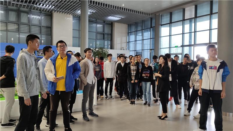 【图2】2019-09-22 工科平台学生参观临港实验基地@交大弗劳恩霍夫协会项目中心.jpg