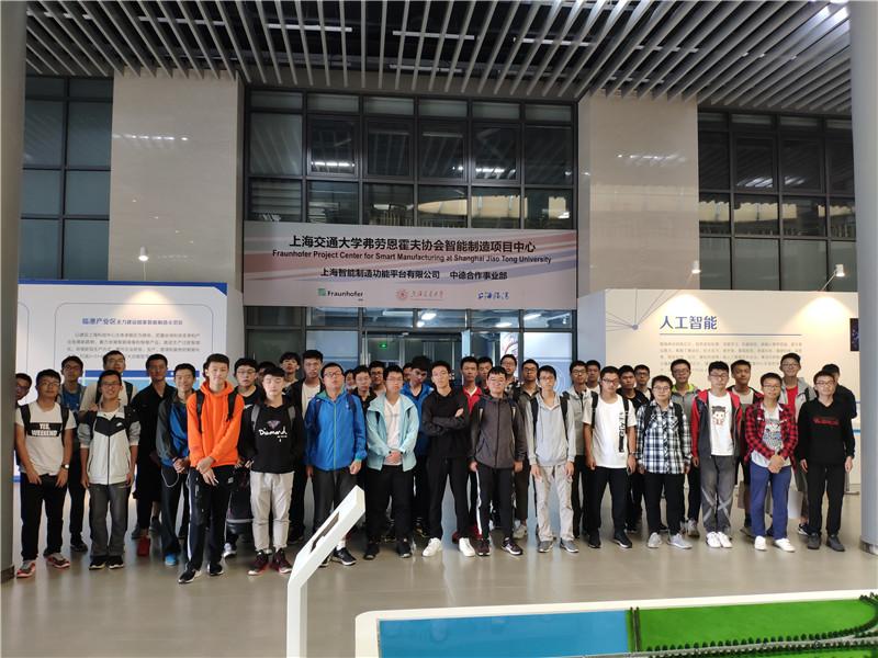 【图3】2019-09-22 工科平台学生参观临港实验基地@交大弗劳恩霍夫协会项目中心(2).jpg