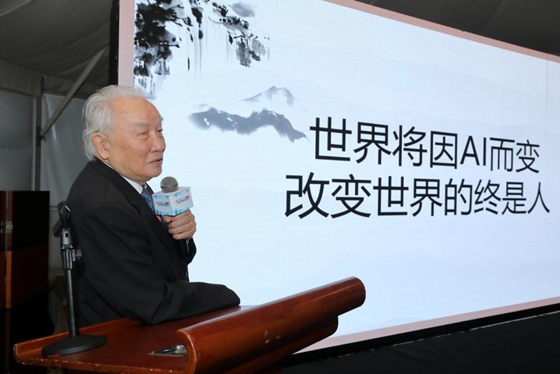 邱院士.jpg
