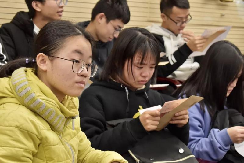 2  同学们感动落泪.jpeg