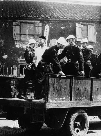 01 01 “四一二”反革命政变中革命志士被押往刑场.jpg