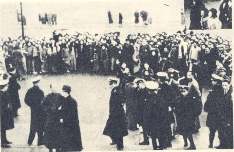 04  1935年12月20日，交大等校学生7000多人在上海市政府门前请愿.jpg