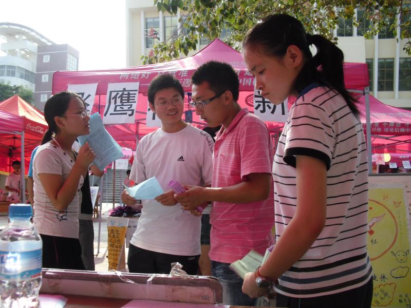 图片2-学生社团活动.JPG
