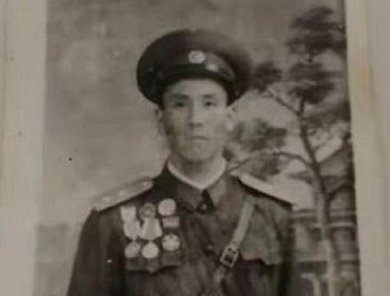 2-戎装照-横版.jpg