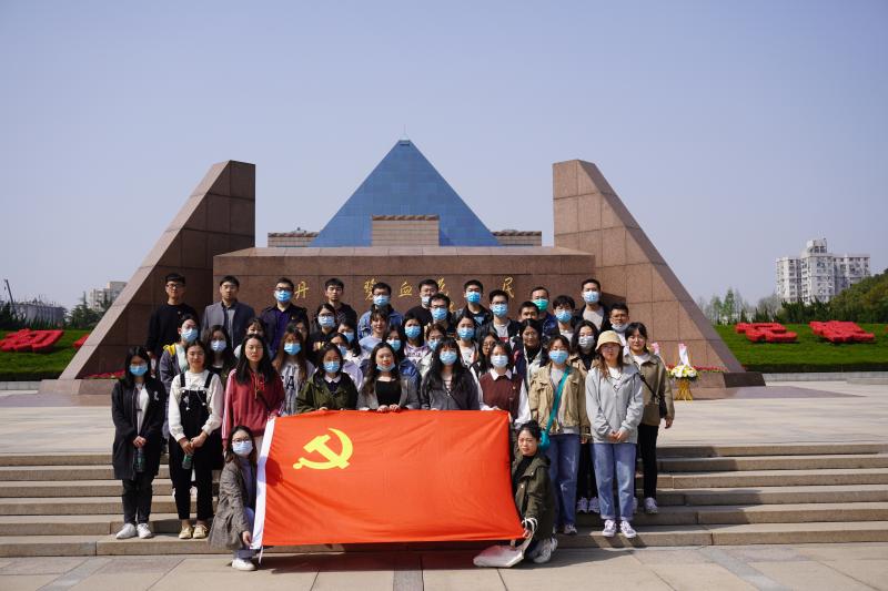 5-龙华烈士陵园参观.JPG