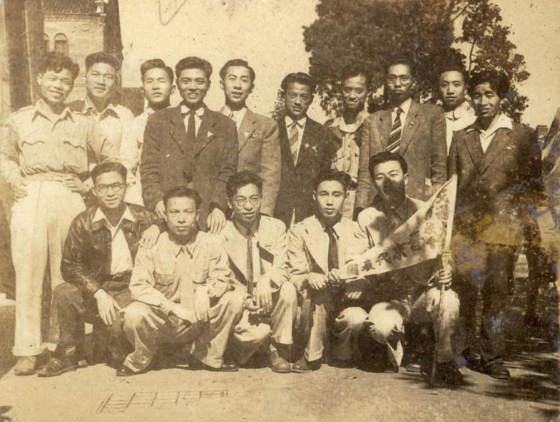 图9  1947年5月，交大学生赴南京谈判15名代表在南京中央大学的合影.jpg