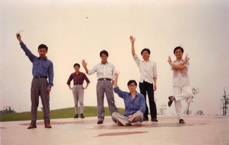 05  我们与闵行校园共成长——1987级入学的部分学生.jpg