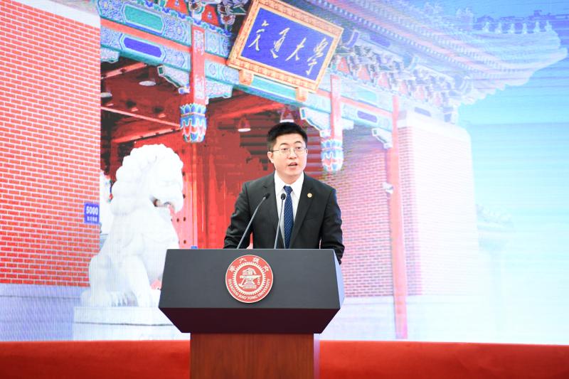 教师代表发言.jpg