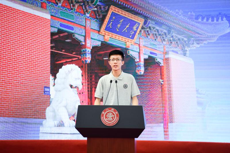 新生代表发言.jpg