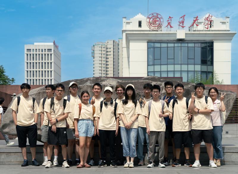 暑期学校学员参观上海交大徐汇校区.jpg