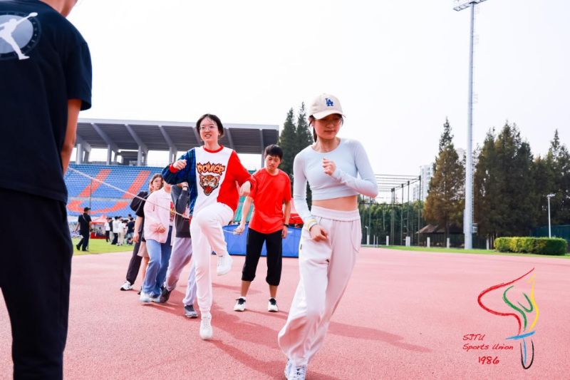 【新闻稿】2023年上海交通大学新生体育文化节开幕式暨新生班级运动会顺利举行(1)653.png