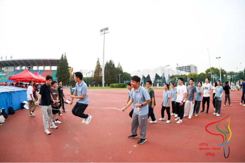 【新闻稿】2023年上海交通大学新生体育文化节开幕式暨新生班级运动会顺利举行(1)655.png