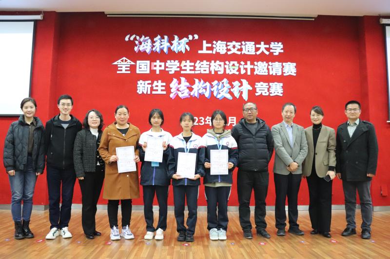 21领导与洱源一中师生合照.jpg