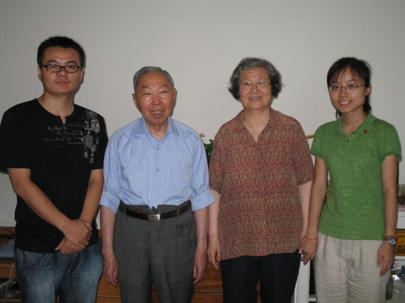 图7  孟树模夫妇与母校采访人员合影（左起：胡端、孟树模夫妇、刘昀）.JPG