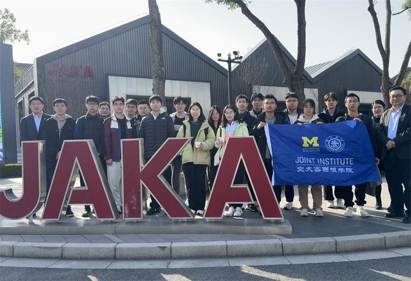 JAKA-合影.jpg