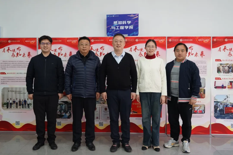 图5双方人员合影.png