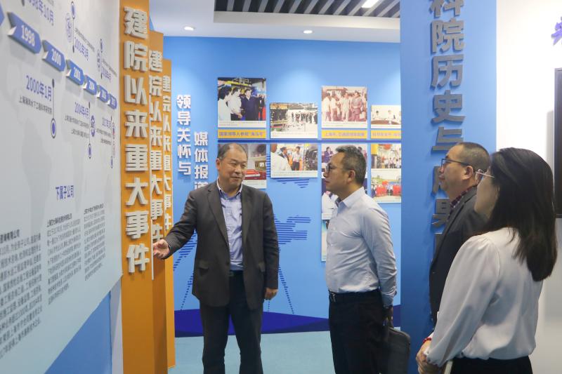 参观展室.jpg