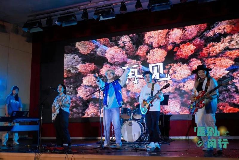 乐队演唱《再见，再见》.jpg