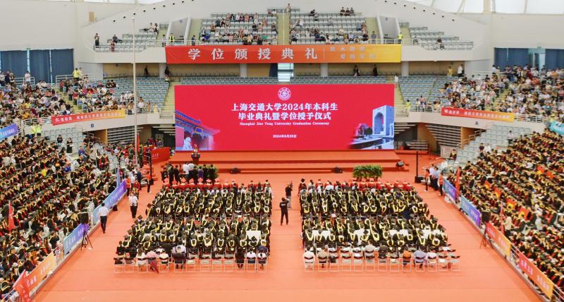 毕业典礼全景2.jpg