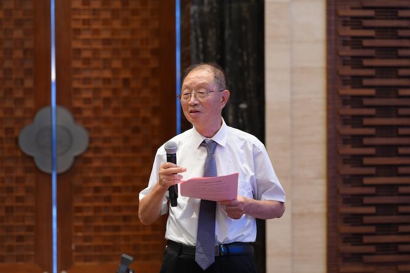 刘永定主持.JPG