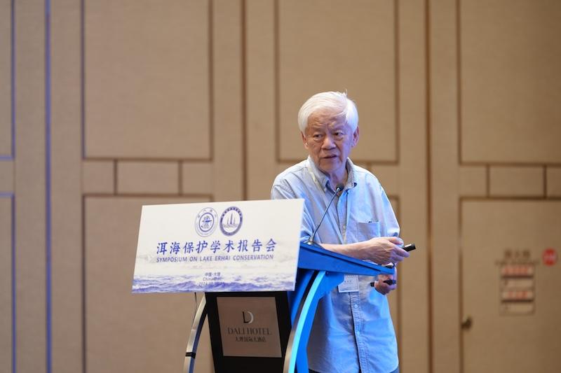 6.上海交大环境与工程学院讲席教授孔海南作主题报告.JPG