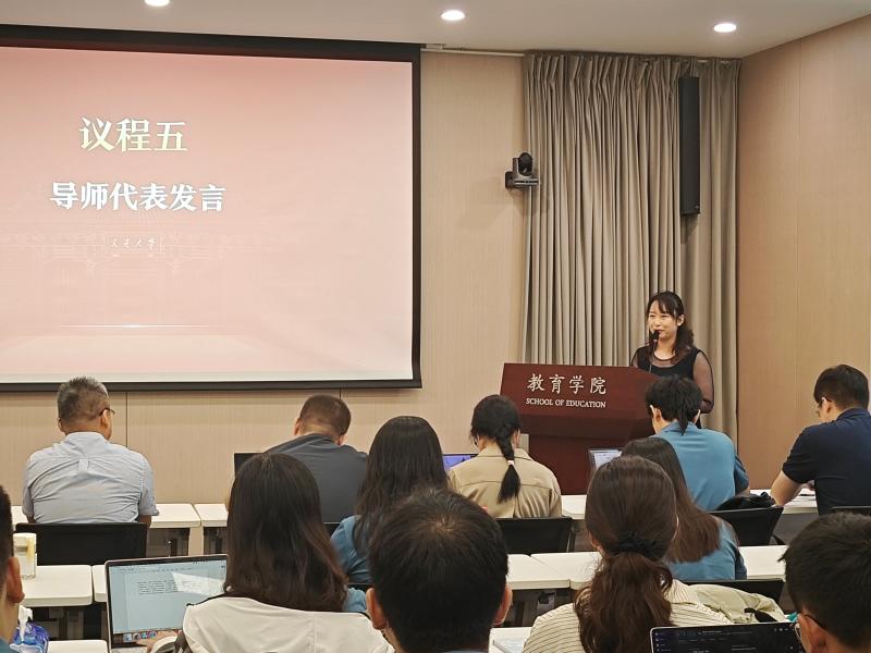 刘骅冰.jpg