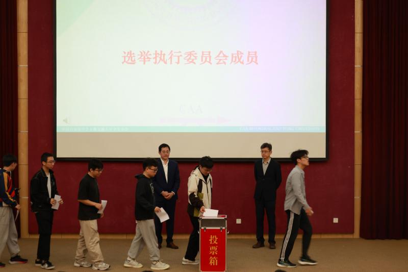 配图5 投票现场.JPG