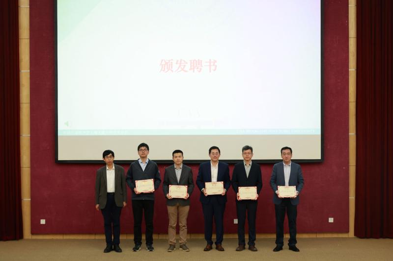 配图9颁发指导委员会聘书.JPG