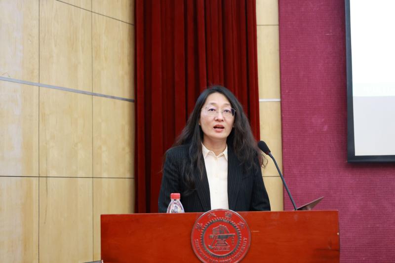 配图7 李柠宣读执委名单.JPG