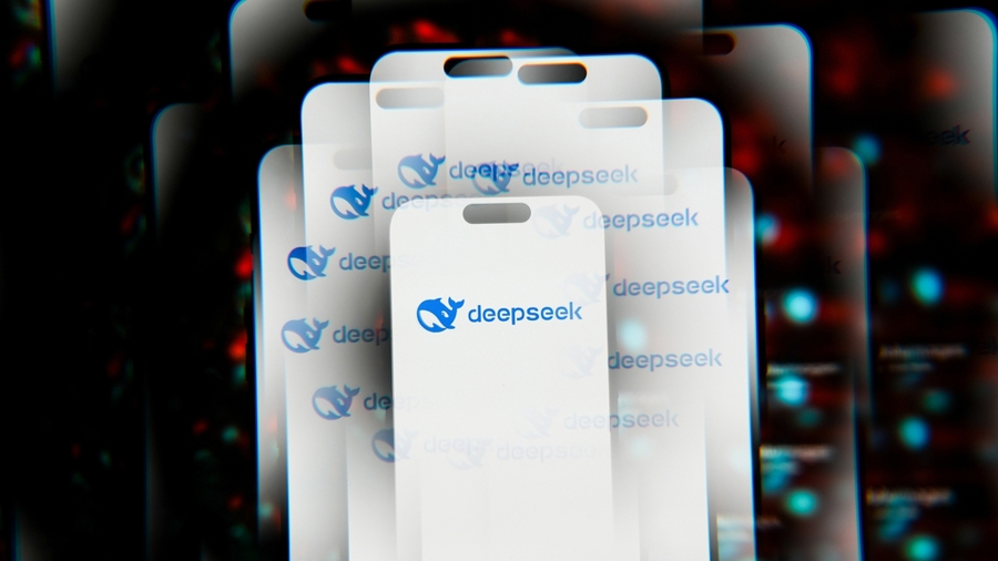 DeepSeek首次比肩国外顶尖大模型，带来哪些启示？