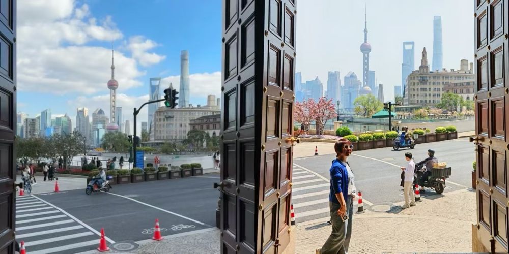 红绿灯“让路”取景框 上海为游客解锁“新视界”