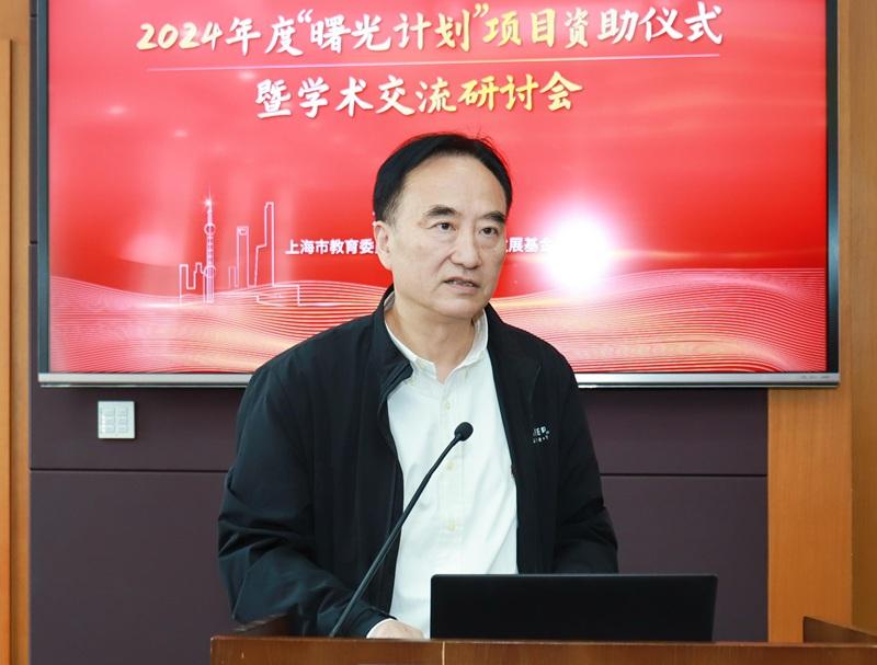 3 蒋红主持仪式.jpg