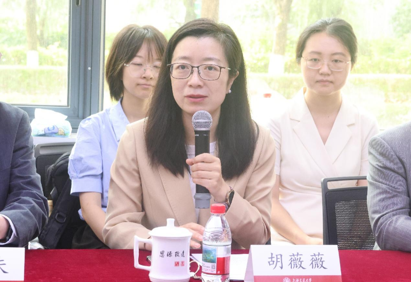 胡薇薇.png