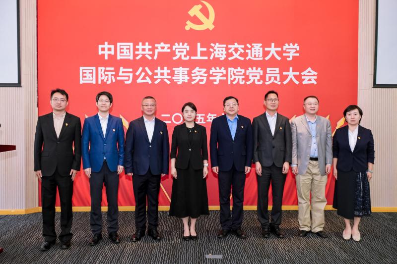 04 委员合影.jpg