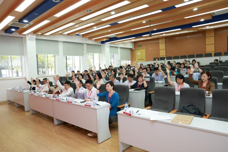 代表举手表决.JPG