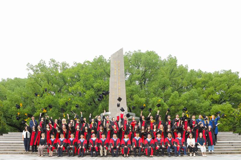 国际与公共事务学院举行2025年毕业典礼暨学位授予仪式