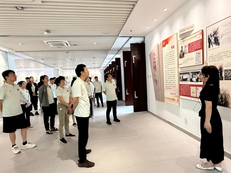 参观2.jpg