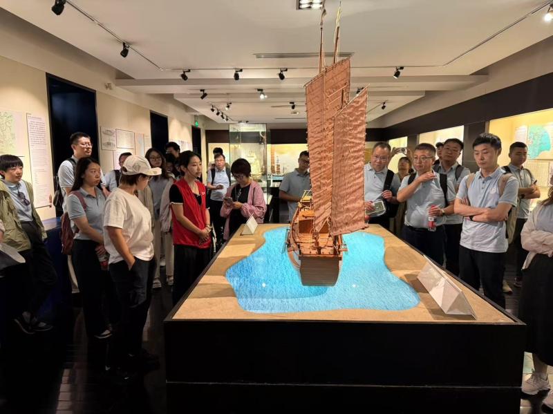 上海交通大学2025年新进教职员工参观董浩云航运博物馆