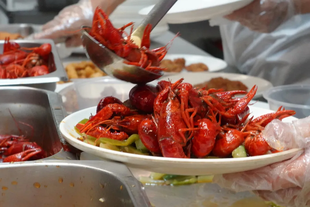 登陆交大食堂！香辣、蒜蓉、十三香小龙虾……真炫不下啦！