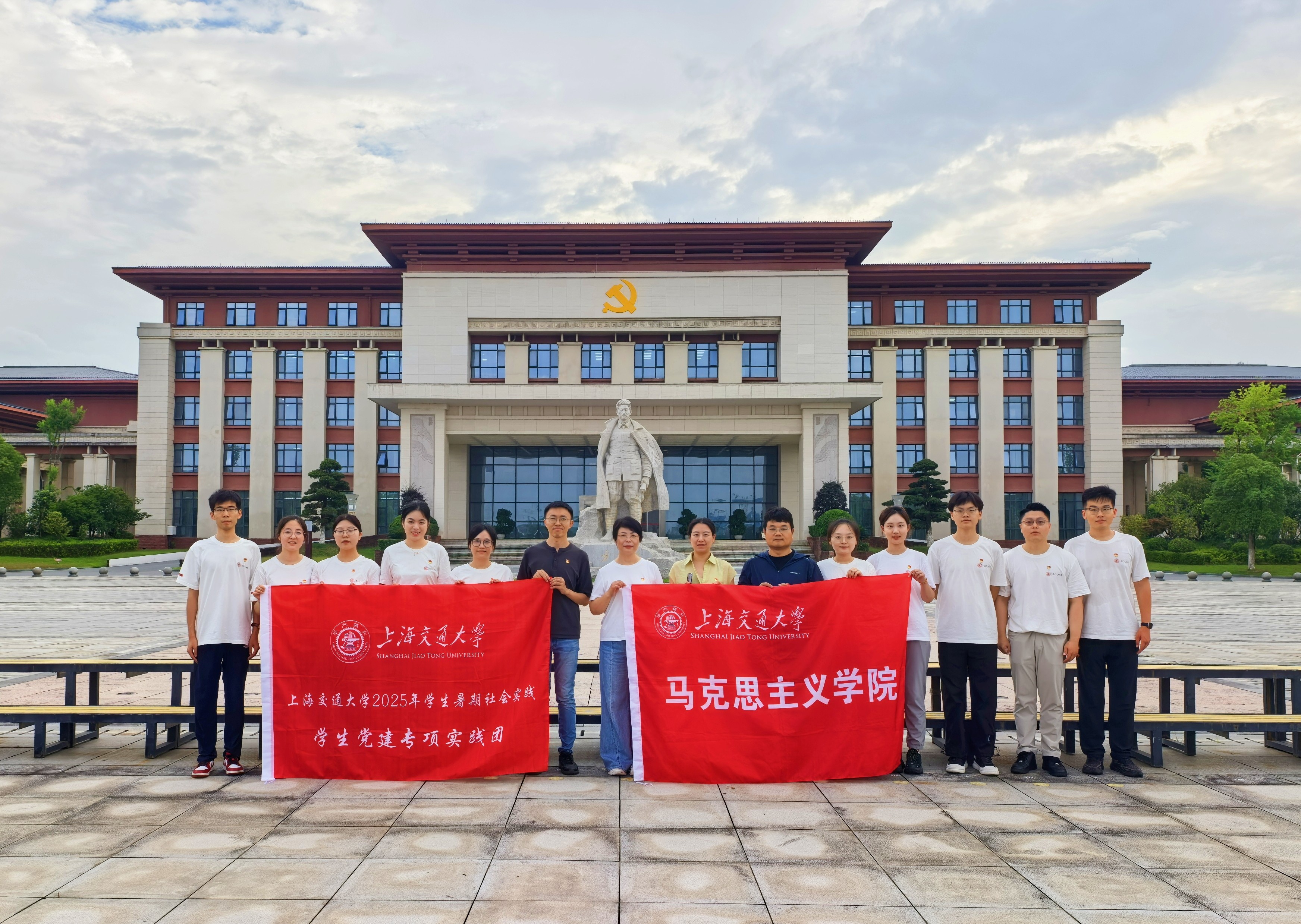 马克思主义学院赴江西南昌、上饶开展暑期社会实践学生党建专项活动